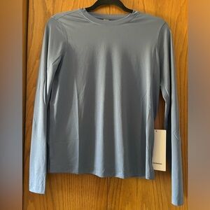 Lululemon Ultralight Hip-Length long sleeve in size 4